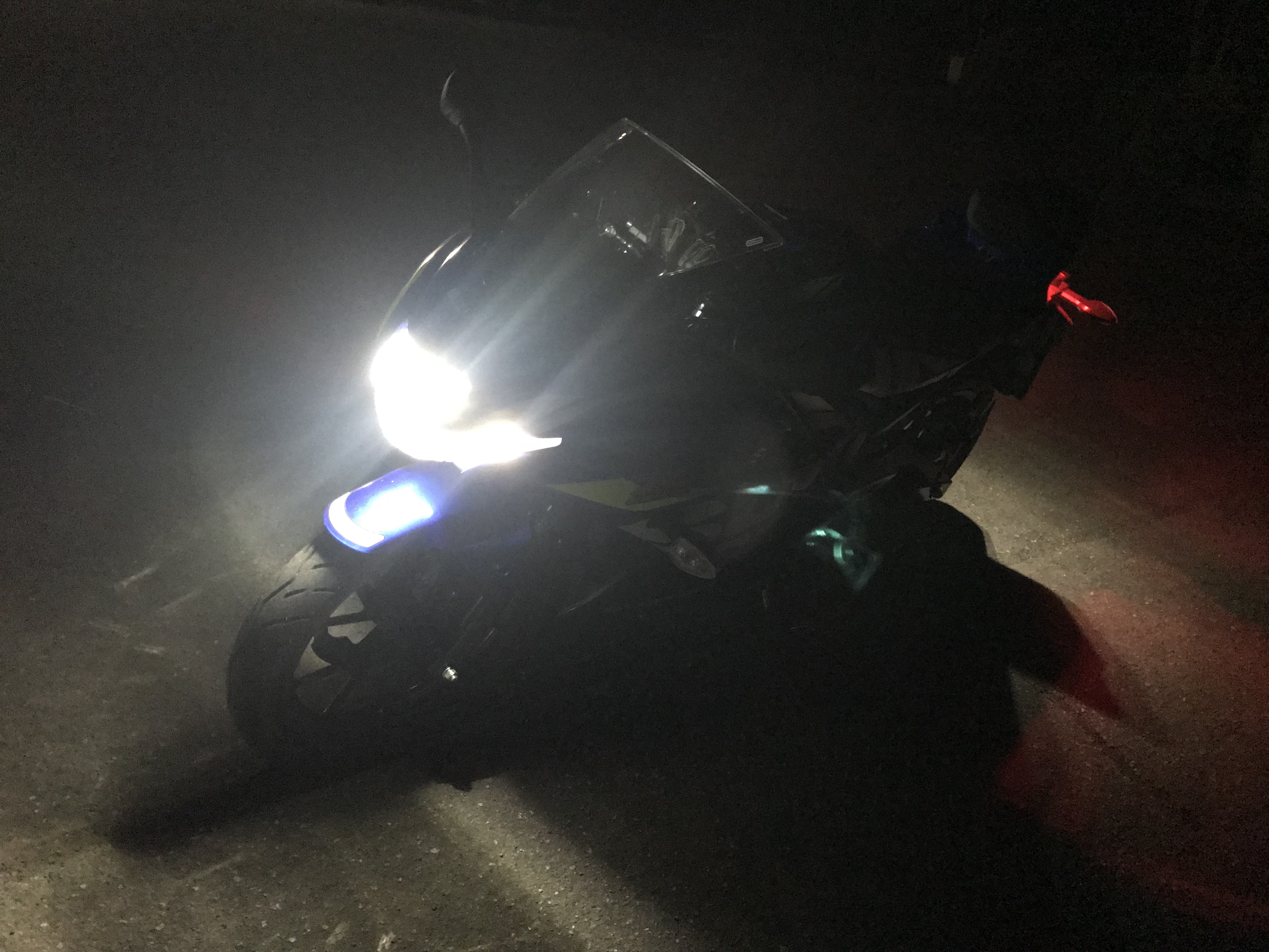 GSX-R125】LEDライトは明るい？実力を検証！｜ジョンちゃん今日はエサ